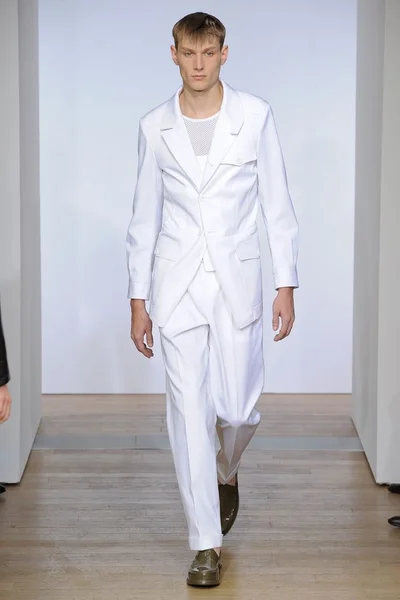 Look 11